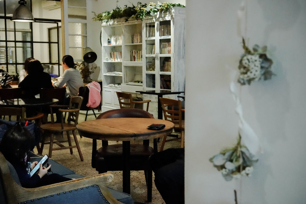 『Acc Café de Coeur 真心豆行X魔王佩』高雄前金區 有裝可愛甜點的復古歐式咖啡廳『內文有店家資訊』 @魔王的碗公