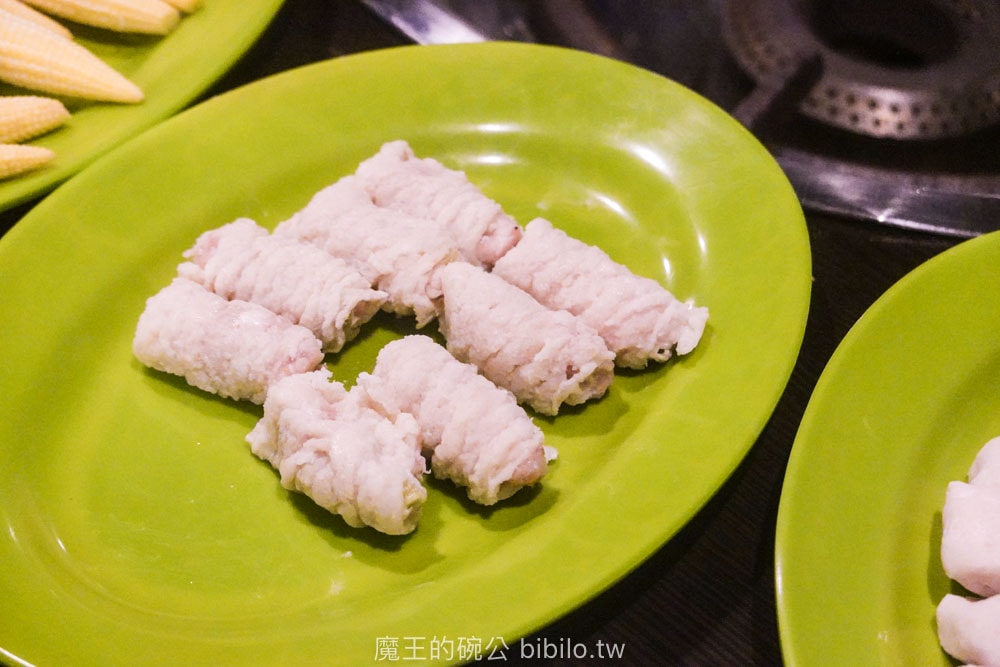 高雄在地老火鍋｜廣東沙茶爐  南部經典沙茶火鍋，魷魚扁魚湯底的清甜滋味