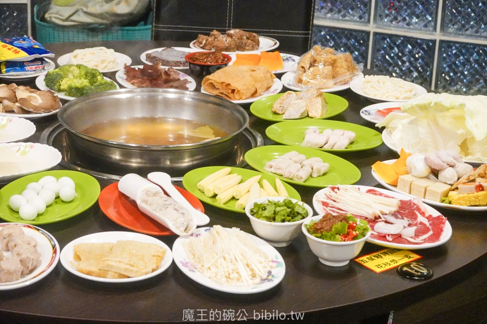 高雄在地老火鍋｜廣東沙茶爐  南部經典沙茶火鍋，魷魚扁魚湯底的清甜滋味