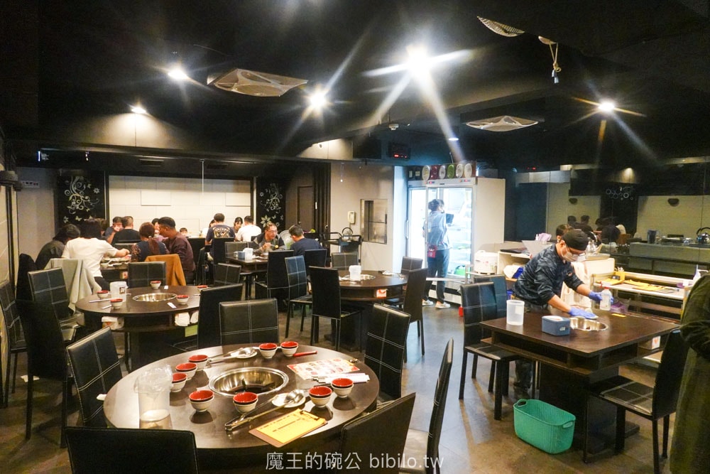 高雄在地老火鍋｜廣東沙茶爐  南部經典沙茶火鍋，魷魚扁魚湯底的清甜滋味