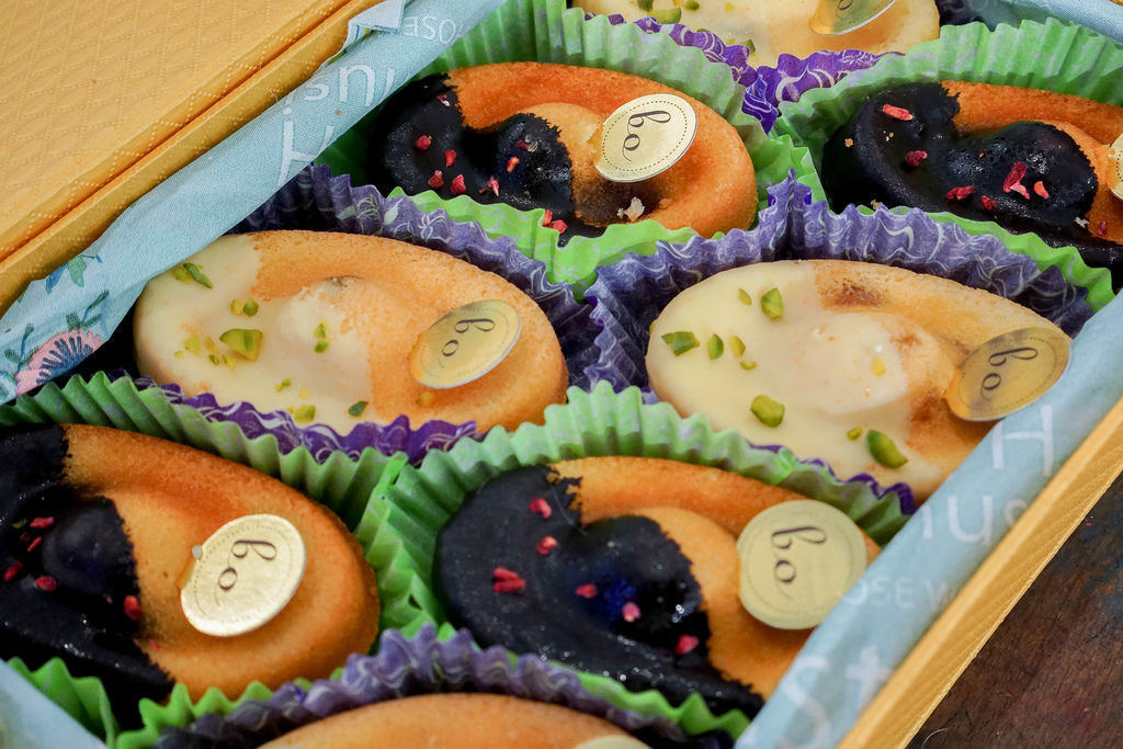 『魔王在吃 波波莉可洋果子』高雄前金區 新年限定蛋糕禮盒,喜氣元寶造型吃了甜在心 紅包拿來『內文有店家資訊』 @魔王的碗公