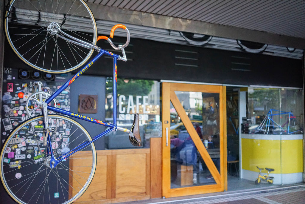 『白開水Cafe &#8211; wwater X 魔王佩』台北大安區 單速腳踏車店裡的厲害手沖咖啡 老板說 我們其實是咖啡廳『內文有店家資訊』 @魔王的碗公