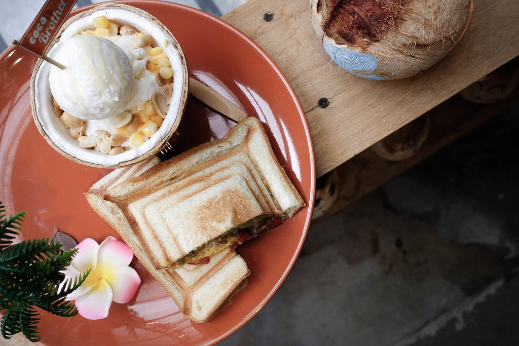 『 coco brother加州椰子X魔王』台北中山區 有吃過泰式早午餐嗎 椰子冰淇淋一口就愛上 涼阿涼消暑一下 捷運中山站『內文有店家資訊與菜單』 @魔王的碗公