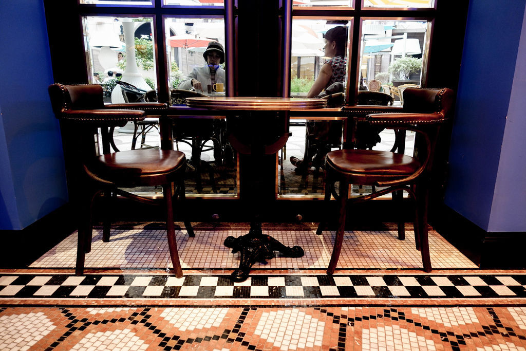 Café de Lugano盧卡諾義法咖啡館X魔王 台北松山區 宛如置身在歐洲街頭的義法餐廳 乳酪漢堡多汁美味 捷運南京復興站 內文有店家資訊與菜單』 @魔王的碗公
