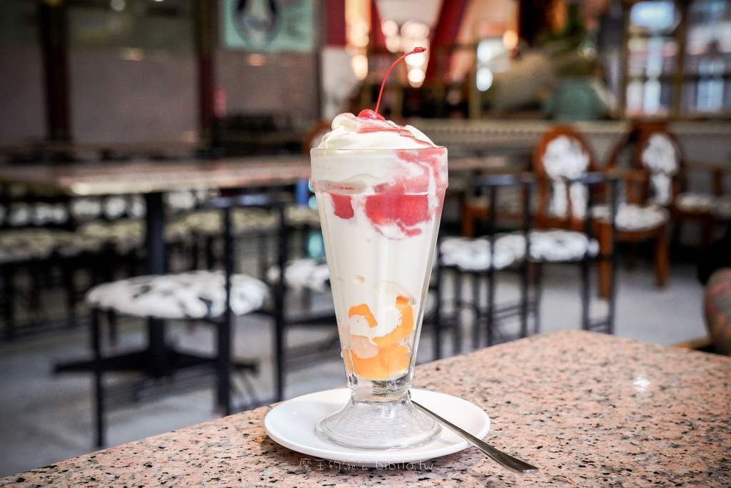 高雄美食 開業超過一甲子的冰淇淋店 百樂冰淇淋 聖代系列非常美味 @魔王的碗公